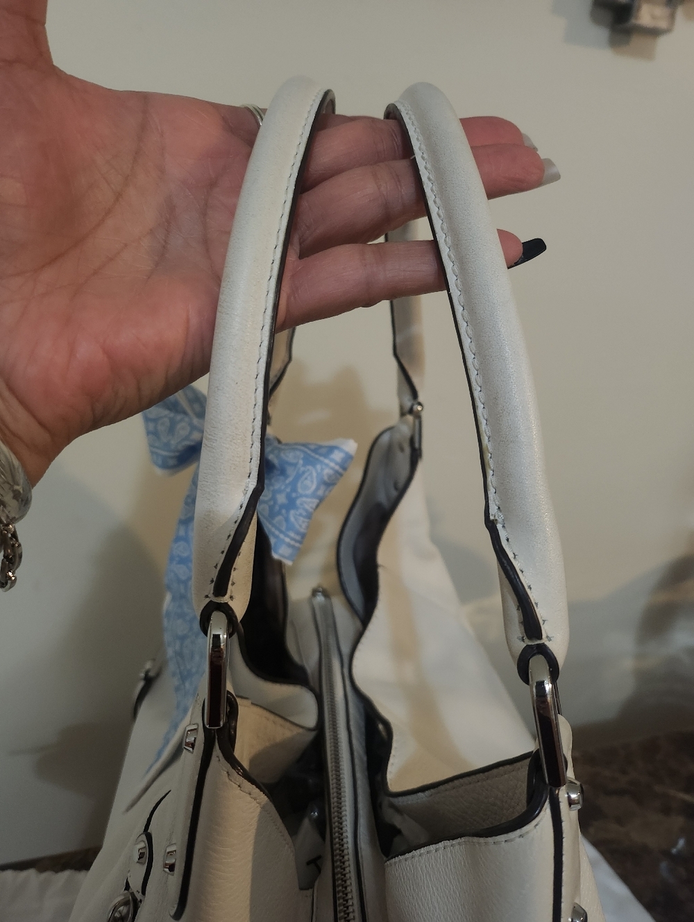 Michael Kors White Leather Shoulder Bag w Scarf/Dustbag EUC - Picture 13 of 16